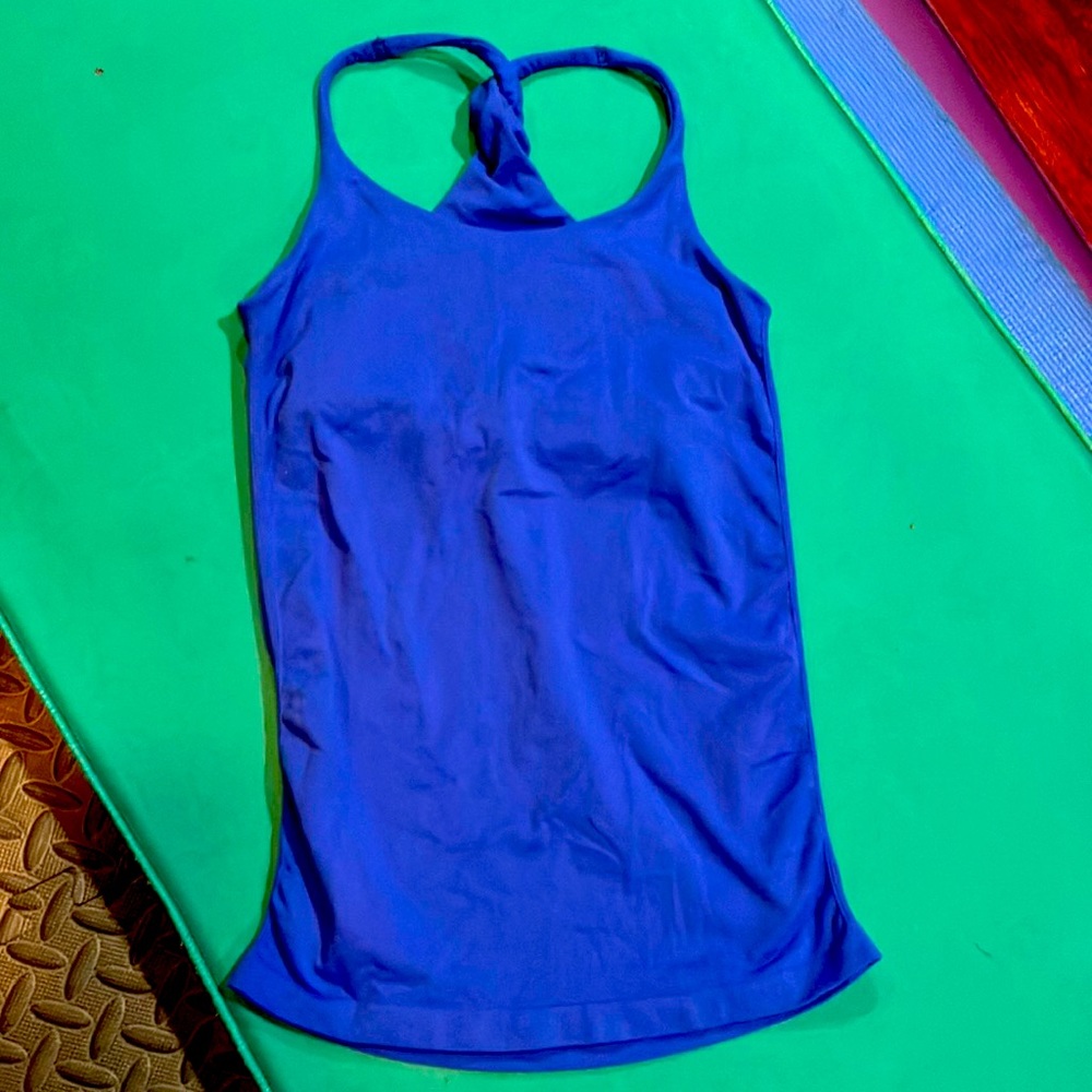 Fitted twist back stretch top